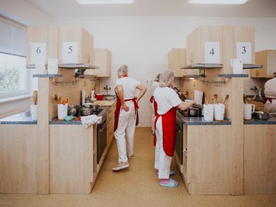 Stravovací a ubytovací služby (65-51-E/01)