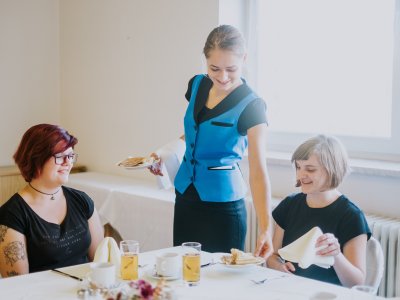 Kuchař - číšník (65-51-H/01)