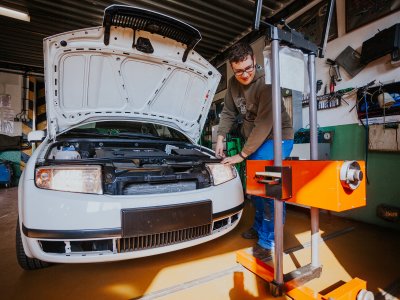 Automechanik (23-68-H/01)