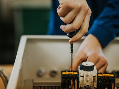 Elektrikář - silnoproud (26-51-H/02)