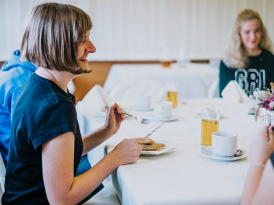Stravovací a ubytovací služby (65-51-E/01)
