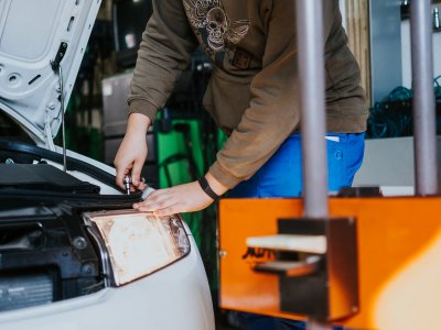 Automechanik (23-68-H/01)